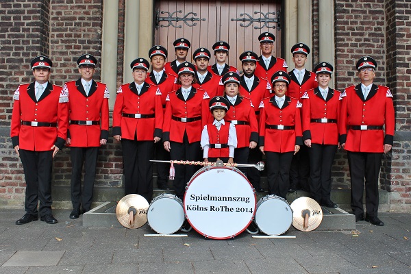 Gruppenfoto vor der Ortskirche in Köln-Roggendorf/Thenhoven