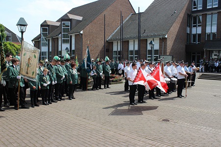 Großer Festzug des 485. Schützen- und Volksfestes der St. Sebastianus Schützenbruderschaft e.V. Pulheim gegründet 1530 am 24. Mai 2015