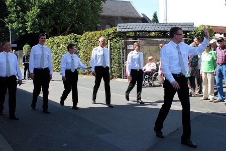 Ein strahlendes Königspaar und treffsichere Spielleute beim 73. Schützenfest in unserem Heimatort vom 4. August 2015