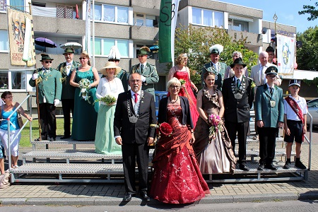 Ein strahlendes Königspaar und treffsichere Spielleute beim 73. Schützenfest in unserem Heimatort vom 4. August 2015