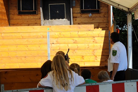 Ein strahlendes Königspaar und treffsichere Spielleute beim 73. Schützenfest in unserem Heimatort vom 4. August 2015