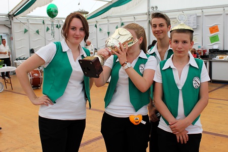 Ein strahlendes Königspaar und treffsichere Spielleute beim 73. Schützenfest in unserem Heimatort vom 4. August 2015