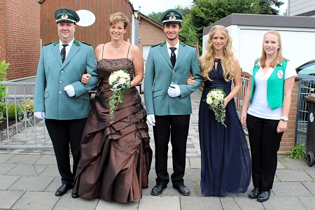 Ein strahlendes Königspaar und treffsichere Spielleute beim 73. Schützenfest in unserem Heimatort vom 4. August 2015