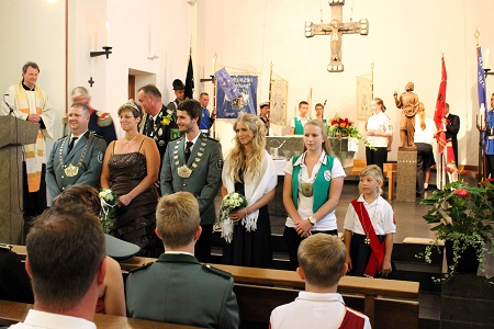 Ein strahlendes Königspaar und treffsichere Spielleute beim 73. Schützenfest in unserem Heimatort vom 4. August 2015