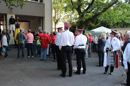 Abholung des Zacheies' beim Escher Dorffest (Escher Kirmes - Kirchweih) der Dorfgemeinschaft »Greesberger« Esch 1953 e.V. am 11. September 2015