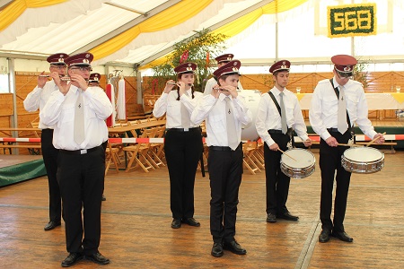 Kranzniederlegung am Ehrenmal und Frühschoppen des 568. Maifestes der Maigesellschaft 1448 Kleinkönigsdorf e.V. am 8. Mai 2016