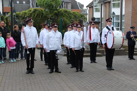 Umzug der Pulheimer Vereine mit den Königspaaren und Großer Zapfenstreich des 486. Schützen- und Volksfestes der St. Sebastianus Schützenbruderschaft e.V. Pulheim gegründet 1530 am 14. Mai 2016