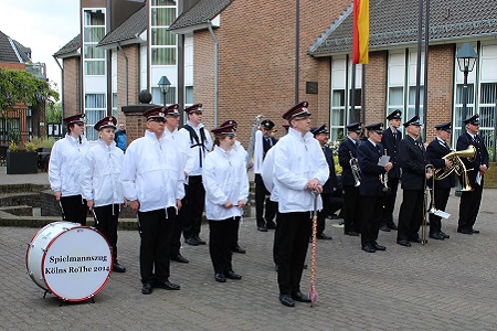 Umzug der Pulheimer Vereine mit den Königspaaren und Großer Zapfenstreich des 486. Schützen- und Volksfestes der St. Sebastianus Schützenbruderschaft e.V. Pulheim gegründet 1530 am 14. Mai 2016