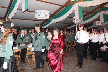 Großer Zapfenstreich beim festlichen Krönungsball des 53. Schützen- und Volksfestes der Sportschützengesellschaft Köln-Ostheim 1963 e.V. am 22. Mai 2016