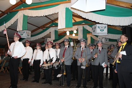 Großer Zapfenstreich beim festlichen Krönungsball des 53. Schützen- und Volksfestes der Sportschützengesellschaft Köln-Ostheim 1963 e.V. am 22. Mai 2016