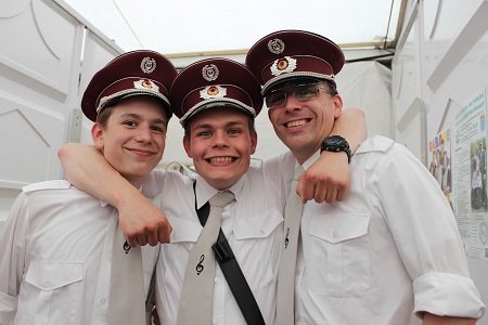 Großer Festumzug mit Königsparade des 89. Großen Schützen- und Volksfestes der St. Hubertus Schützenbruderschaft 1927 e.V. Hackenbroich-Hackhausen am 19. Juni 2016