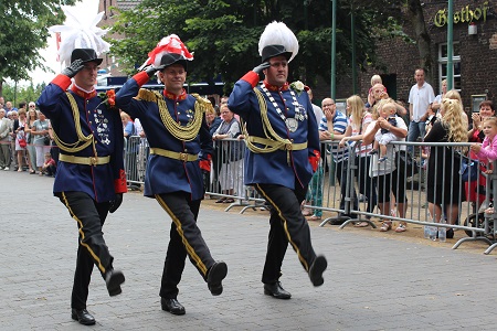 Großer Festumzug mit Parade des 118. Schützen- und Heimatfestes in Dormagen-Zons mit unserer Beteiligung als Gastzug des Königspaares SM Ludger I. Haskamp & Königin Angelika am 17. Juli 2016