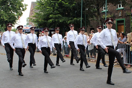 Großer Festumzug mit Parade des 118. Schützen- und Heimatfestes in Dormagen-Zons mit unserer Beteiligung als Gastzug des Königspaares SM Ludger I. Haskamp & Königin Angelika am 17. Juli 2016