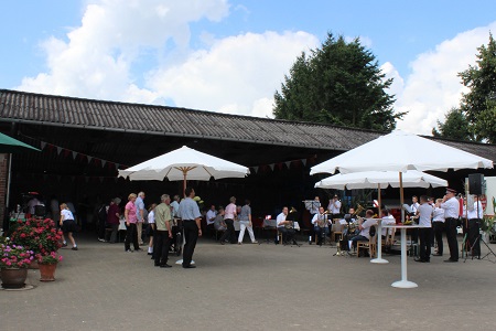 Feier der Pagenprinzessin Anna-Lena I. Maaßen und der Schülerprinzessin Sabrina I. Helmes beim 74. Schützenfest der Schützenbruderschaft "St. Johann-Baptist" 1992 e.V. Köln-Roggendorf/Thenhoven am 6. August 2016