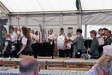 Festzug mit Parade des Schützen- und Volksfestes der St. Hubertus Schützenbruderschaft Köln-Rheinkassel-Langel-Kasselberg 1468 e.V. am 8. Juli 2018