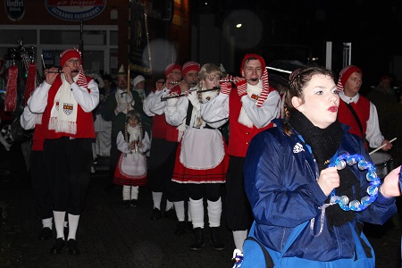 Fackelzug zur Abholung des Prinzen des Festkomitee Worringer Karneval von 1886 e.V. am 2. März 2019