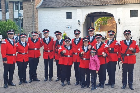 Umzug der Pulheimer Vereine mit den Königspaaren und Großer Zapfenstreich des 489. Schützen- und Volksfestes der St. Sebastianus Schützenbruderschaft e.V. Pulheim gegründet 1530 am 8. Juni 2019