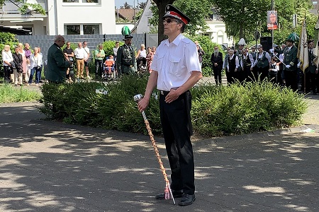 Abholung der Majestäten, Großer Zapfenstreich und Abmarsch zum Schützenheim des Schützenfestes der St. Hubertus-Schützenbruderschaft Sinnersdorf e.V. gegründet 1879 am 22. Mai 2022