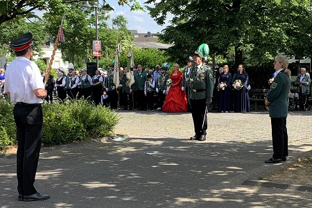 Abholung der Majestäten, Großer Zapfenstreich und Abmarsch zum Schützenheim des Schützenfestes der St. Hubertus-Schützenbruderschaft Sinnersdorf e.V. gegründet 1879 am 22. Mai 2022