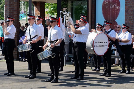 Abholung der Majestäten, Großer Zapfenstreich und Abmarsch zum Schützenheim des Schützenfestes der St. Hubertus-Schützenbruderschaft Sinnersdorf e.V. gegründet 1879 am 14. Mai 2023