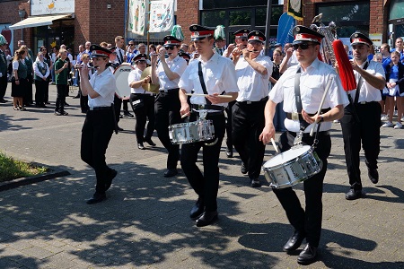 Abholung der Majestäten, Großer Zapfenstreich und Abmarsch zum Schützenheim des Schützenfestes der St. Hubertus-Schützenbruderschaft Sinnersdorf e.V. gegründet 1879 am 14. Mai 2023