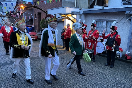 Fackelzug zur Abholung des Prinzen des Festkomitee Worringer Karneval von 1886 e.V. am 10. Februar 2024