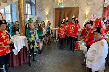 Damenfrühschoppen 2025 des Kölner Husaren-Korps' von 1972 e.V. in Köln-Altstadt Süd am 9. Februar 2025