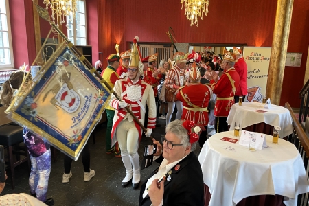 Damenfrühschoppen 2025 des Kölner Husaren-Korps' von 1972 e.V. in Köln-Altstadt Süd am 9. Februar 2025