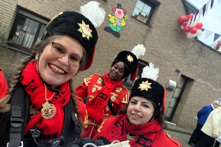 Fackelzug zur Abholung des Prinzen des Festkomitee Worringer Karneval von 1886 e.V. in Köln-Worringen am 1. März 2025