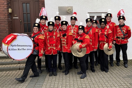 Fackelzug zur Abholung des Prinzen des Festkomitee Worringer Karneval von 1886 e.V. in Köln-Worringen am 1. März 2025