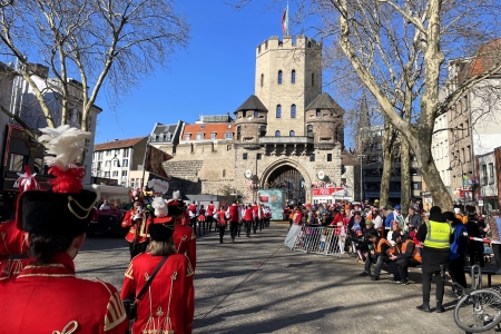 Rosenmontagszug des Festkomitees Kölner Karneval von 1823 e.V. in Köln am 3. März 2025