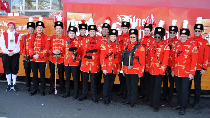Spielmannszug Kölns RoThe 2014 vor dem Kölner Rosenmontagszug am 3. März 2025