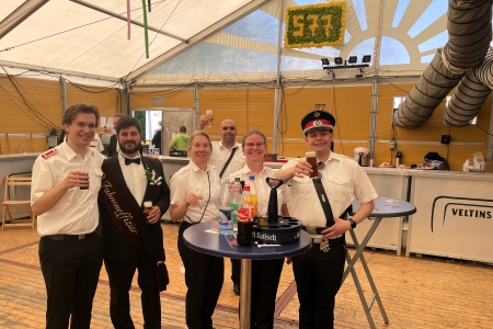 Kranzniederlegung am Ehrenmal und Frühschoppen des 577. Maifestes der Maigesellschaft 1448 Kleinkönigsdorf e.V. in Frechen-Königsdorf am 11. Mai 2025