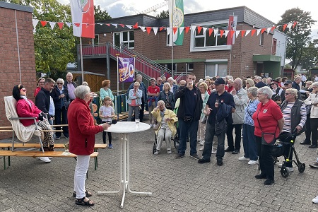 Abholung des Zacheies' beim Escher Dorffest (Escher Kirmes - Kirchweih) der Dorfgemeinschaft »Greesberger« Esch 1953 e.V. in Köln-Esch am 13. September 2025