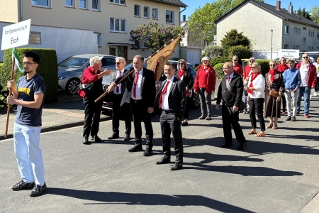 Sternmarsch der Musikkapellen, Abholung des Maikönigspaares und Kranzniederlegung des 100. Stiftungsfestes der Maigesellschaft "Greesberger" Auweiler e.V. gegr. 1926 in Köln-Auweiler am 1. Mai 2026