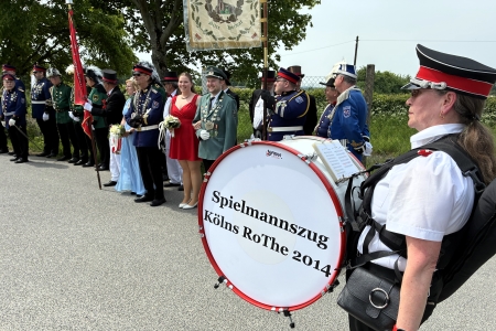 Abholung der Majestäten, Großer Zapfenstreich und Parade des Schützenfestes der St. Hubertus-Schützenbruderschaft Sinnersdorf e.V. gegründet 1879 in Pulheim-Sinnersdorf am 10. Mai 2026