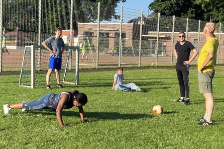 "Es lebe der Sport, er is g‘sund und mocht uns hoat." in Köln-Roggendorf/Thenhoven am 15. Juni 2026