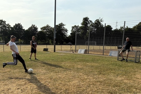 Teamspirit in gediegener Herrenrunde in Köln-Roggendorf/Thenhoven am 13. Juli 2026