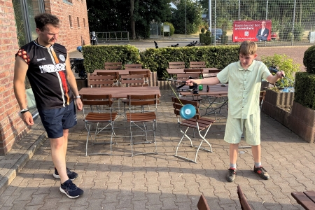 Teamspirit in gediegener Herrenrunde in Köln-Roggendorf/Thenhoven am 13. Juli 2026